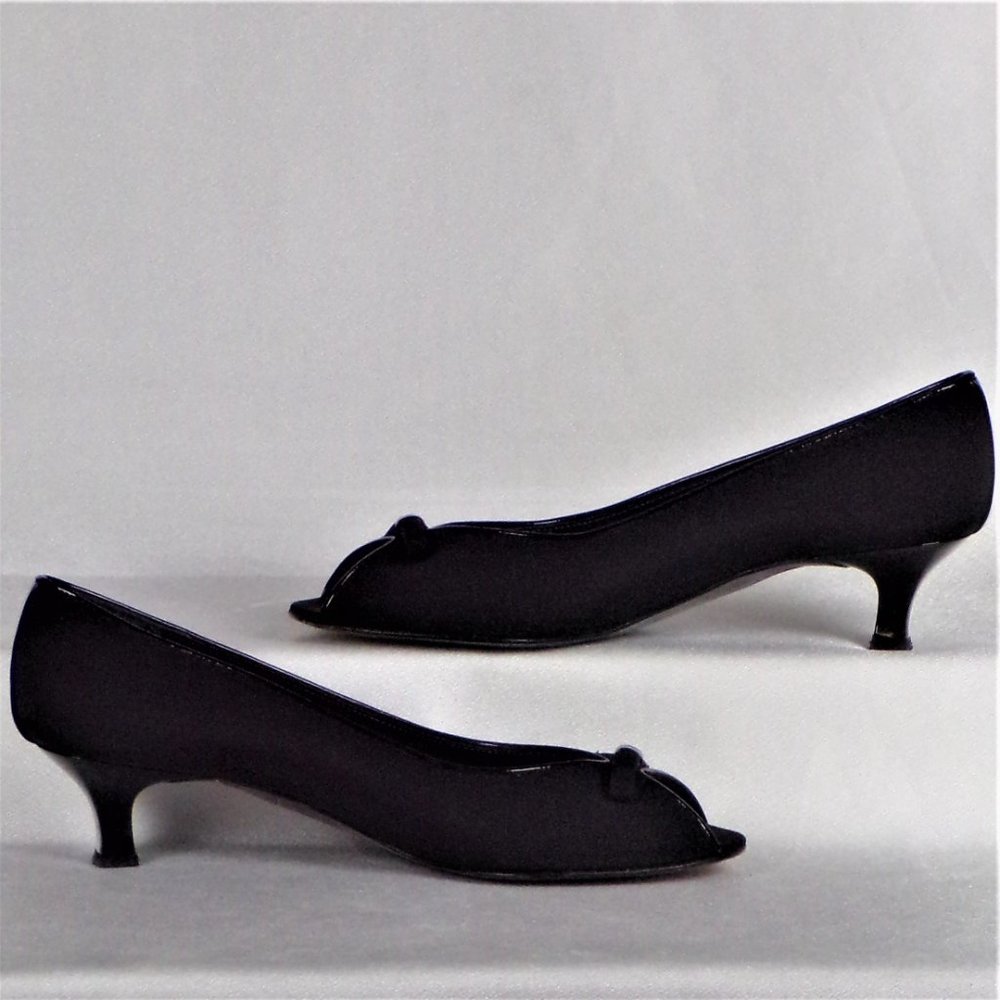 Stuart Weitzman Size 8m Black Low-Heel Open-Toe P… - image 4